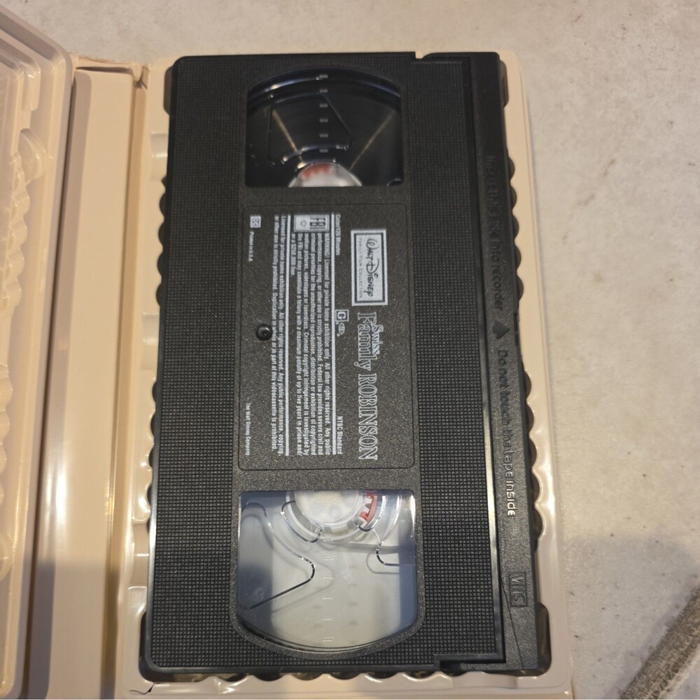 🟡🟡🟡Swiss Family Robinson (VHS, 1992) - Picture 2 of 3